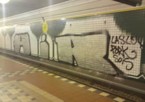 Graffiti Wall in Berlin - Photo by User28 - Air, Lazlo, pork (2010)