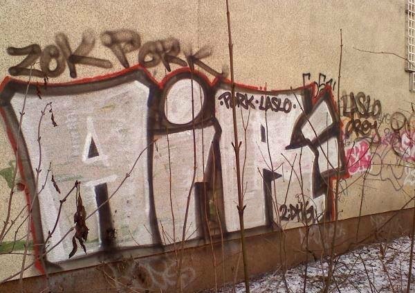 Graffiti Bombing in Berlin - Photo by User28 - Air, dhg, zok (2010)