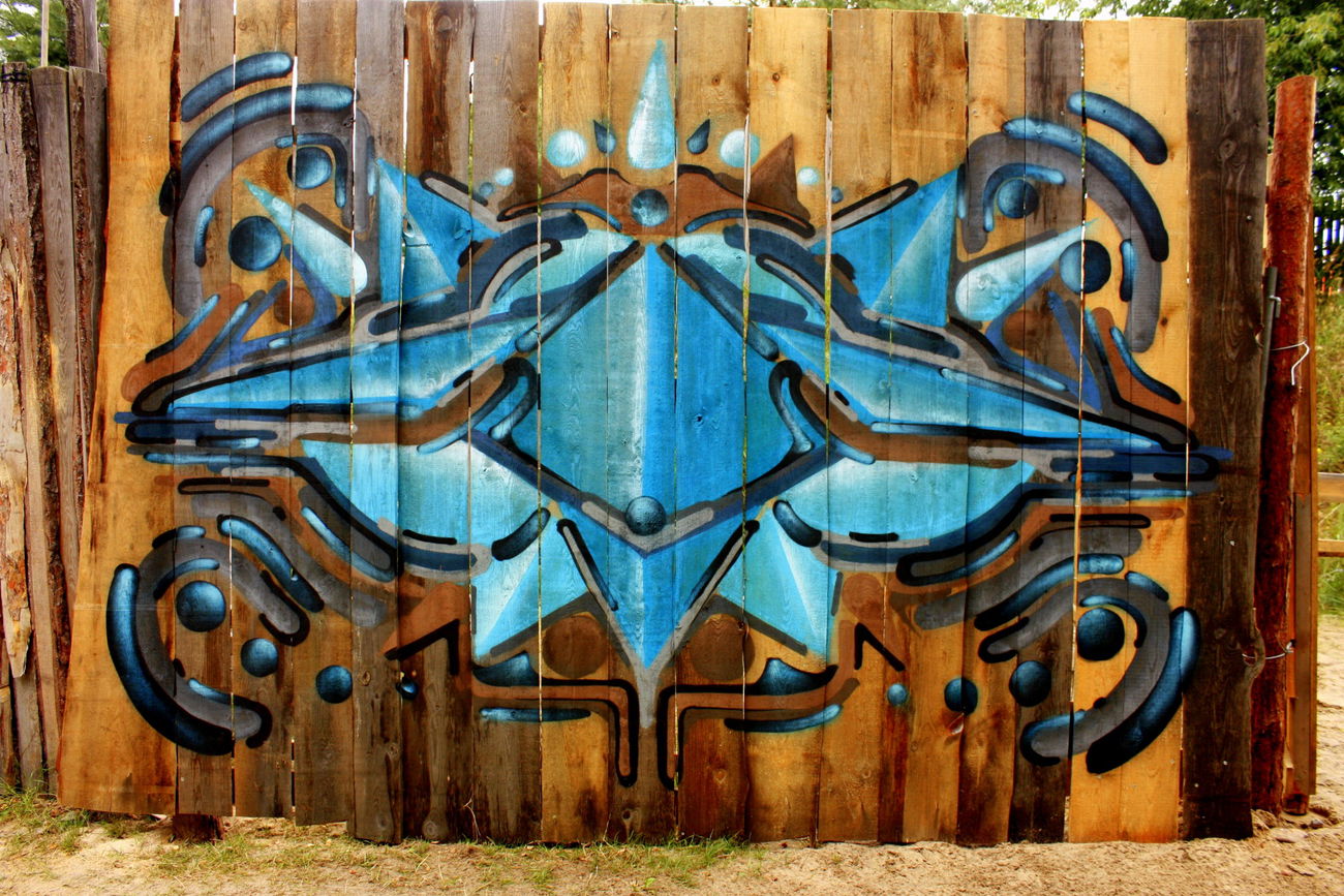 Graffiti Wall - Photo by Utopia - FreqsOfNature (2015)