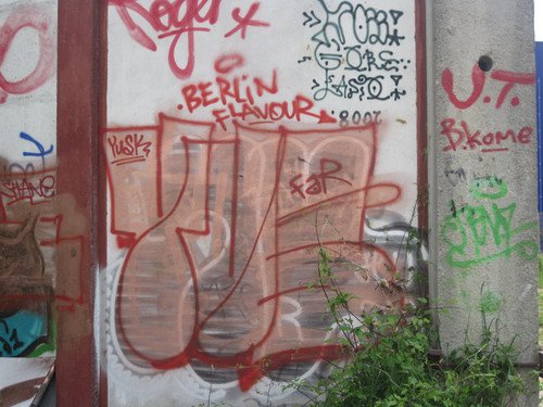 Graffiti Bombing - Photo by VOLKERPUTT - yusk