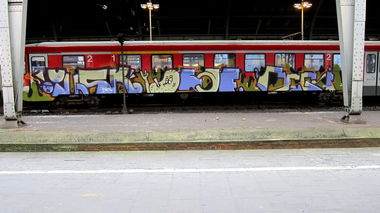 Graffiti Train - Photo by VOLKERPUTT - yusk, olaf, begy