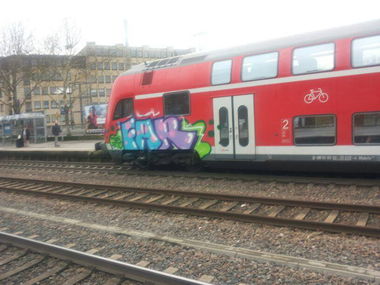 Graffiti Train - Photo by VOLKERPUTT - far