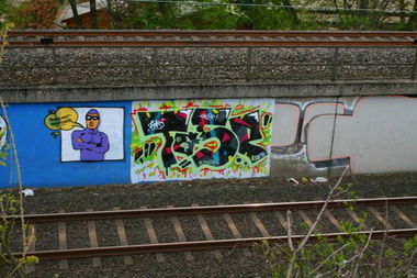 Graffiti Bombing - Photo by VOLKERPUTT - tose