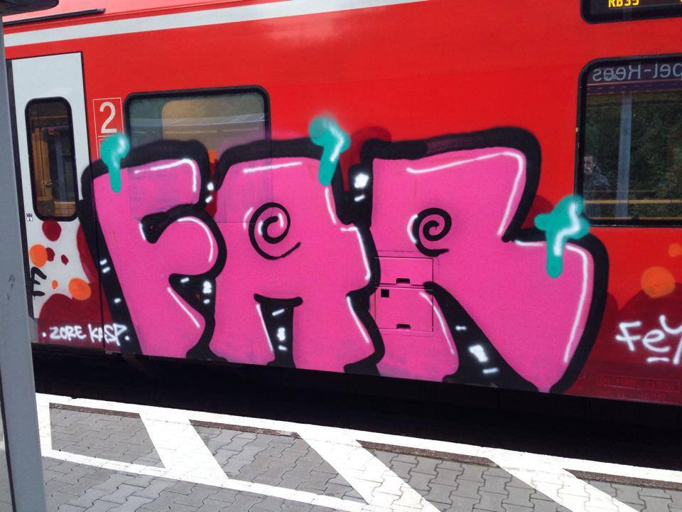 Graffiti Train - Photo by VOLKERPUTT - far