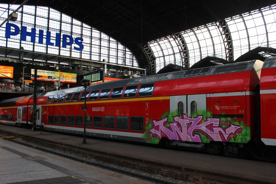 Graffiti Train - Photo by Vandal - WK, Hamburg, Hauptbahnhof (2013)