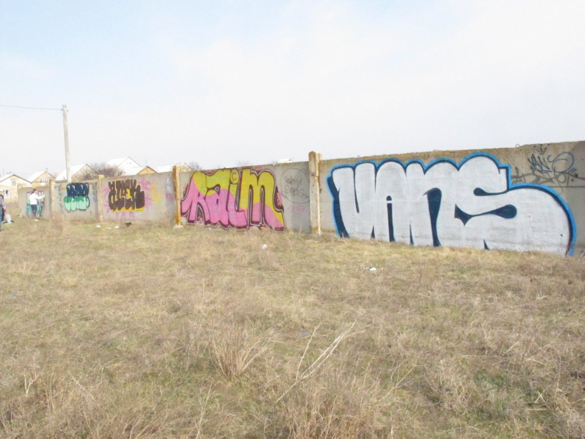 Graffiti Wall - Photo by Vans - Vans (2010)