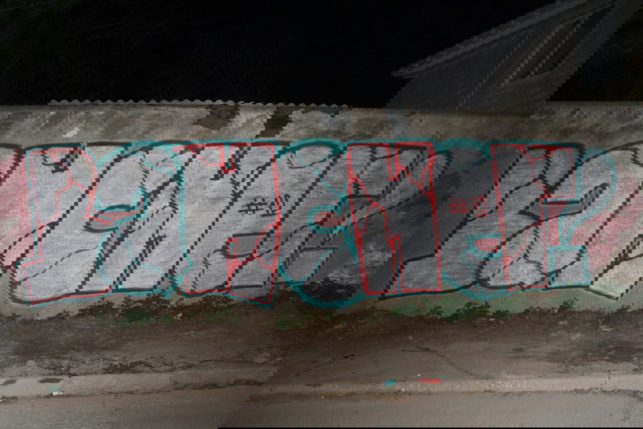 Graffiti Bombing - Photo by Vans - VanSneg (2012)