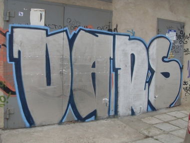 Graffiti Bombing - Photo by Vans - Vans (2011)