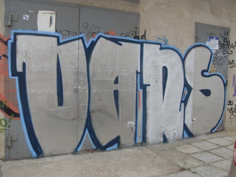Graffiti Bombing - Photo by Vans - Vans (2011)