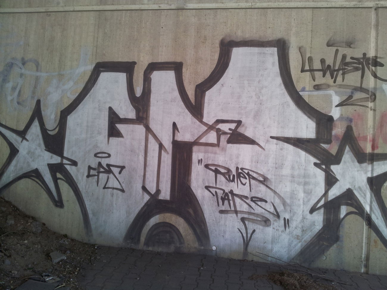 Graffiti Bombing - Photo by Varea