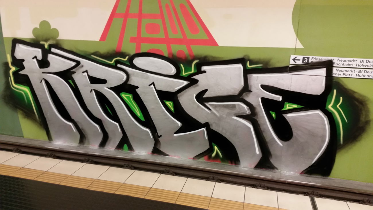 Graffiti Bombing - Photo by Varea