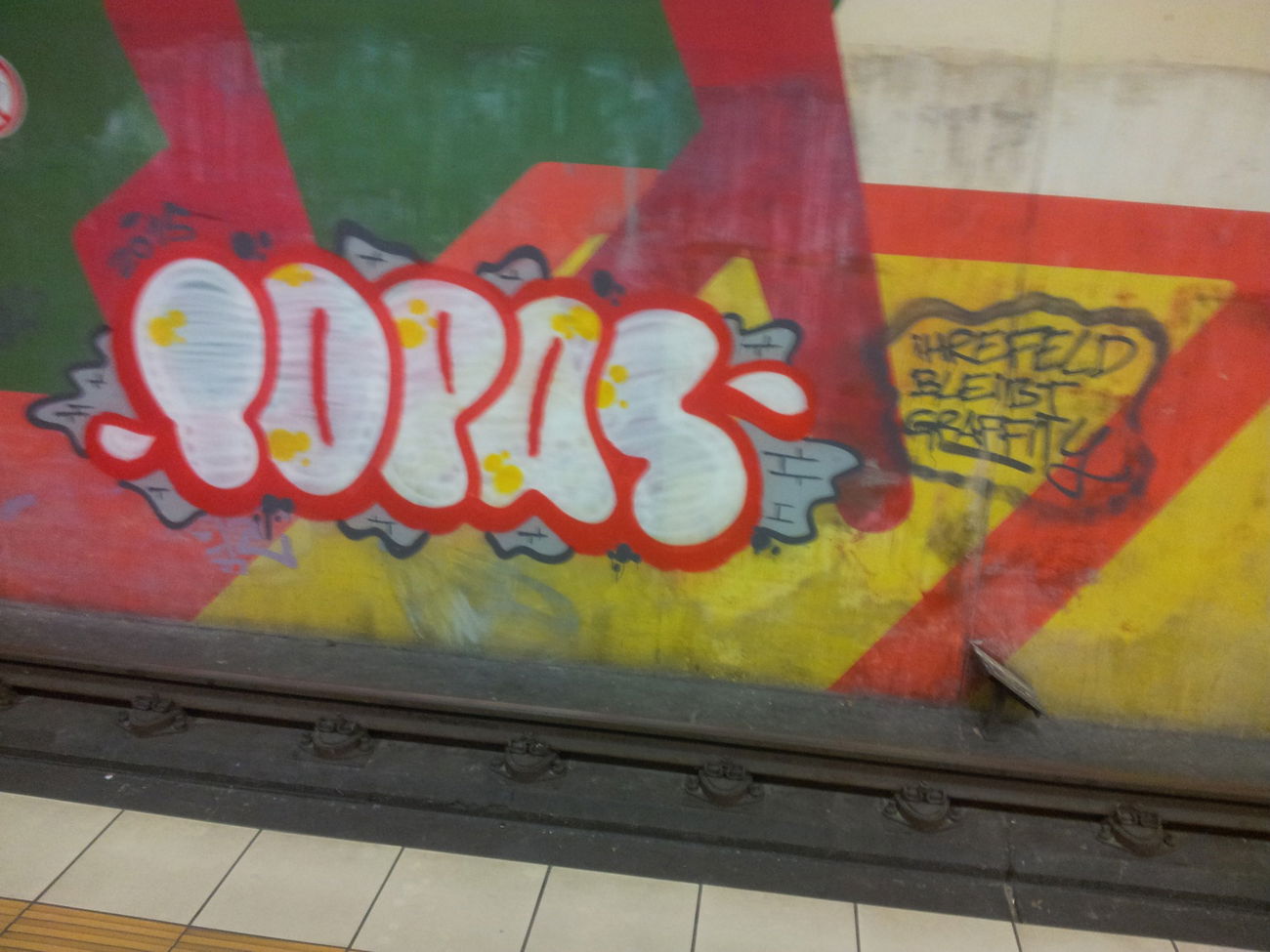 Graffiti Bombing - Photo by Varea - TopasLeyendecker (2015)