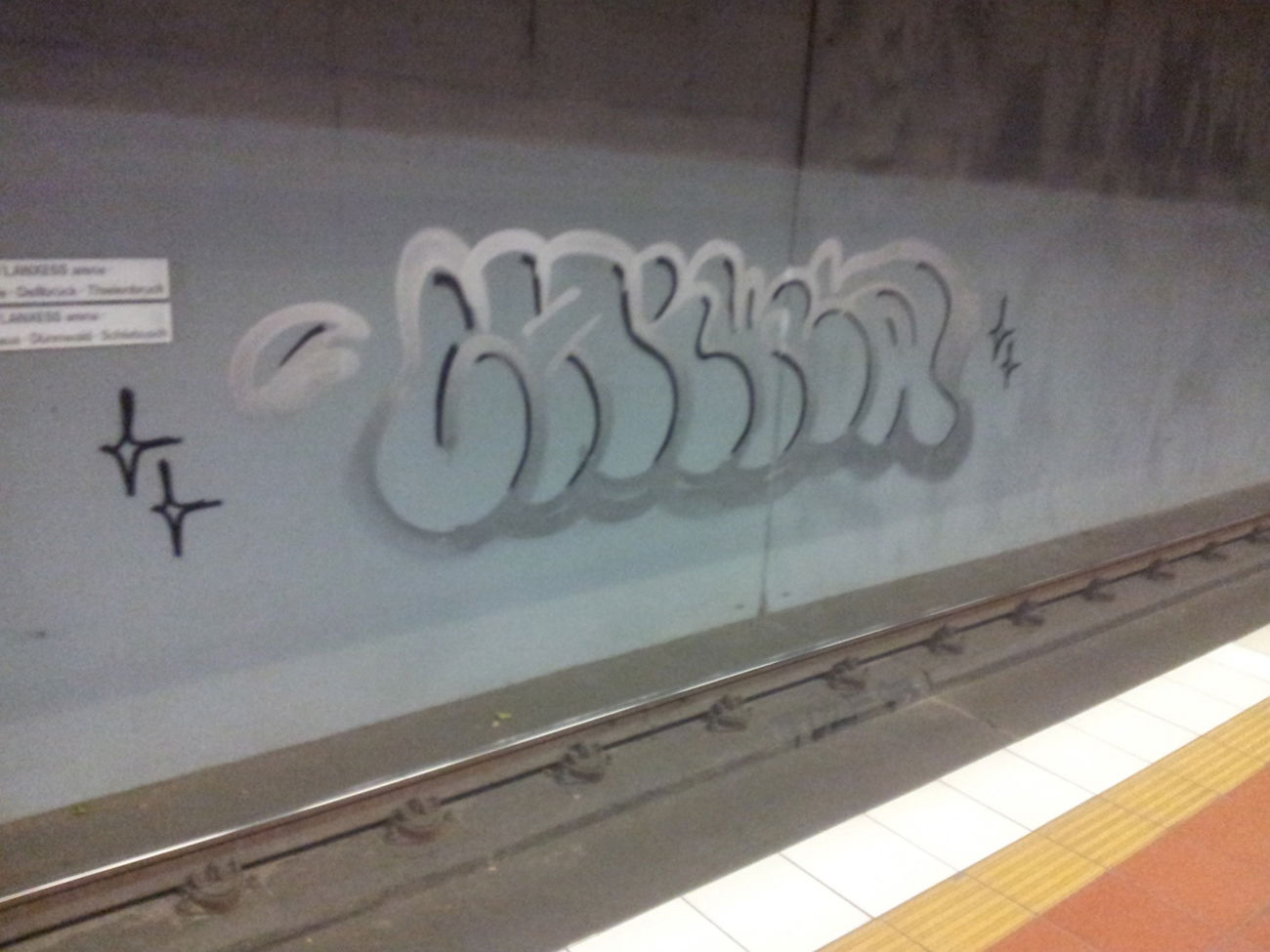 Graffiti Bombing - Photo by Varea - Chicka, Wolfsohn