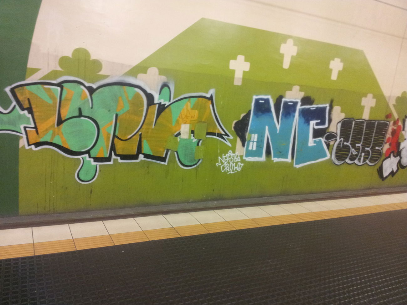 Graffiti Wall - Photo by Varea - ltnncbuffed