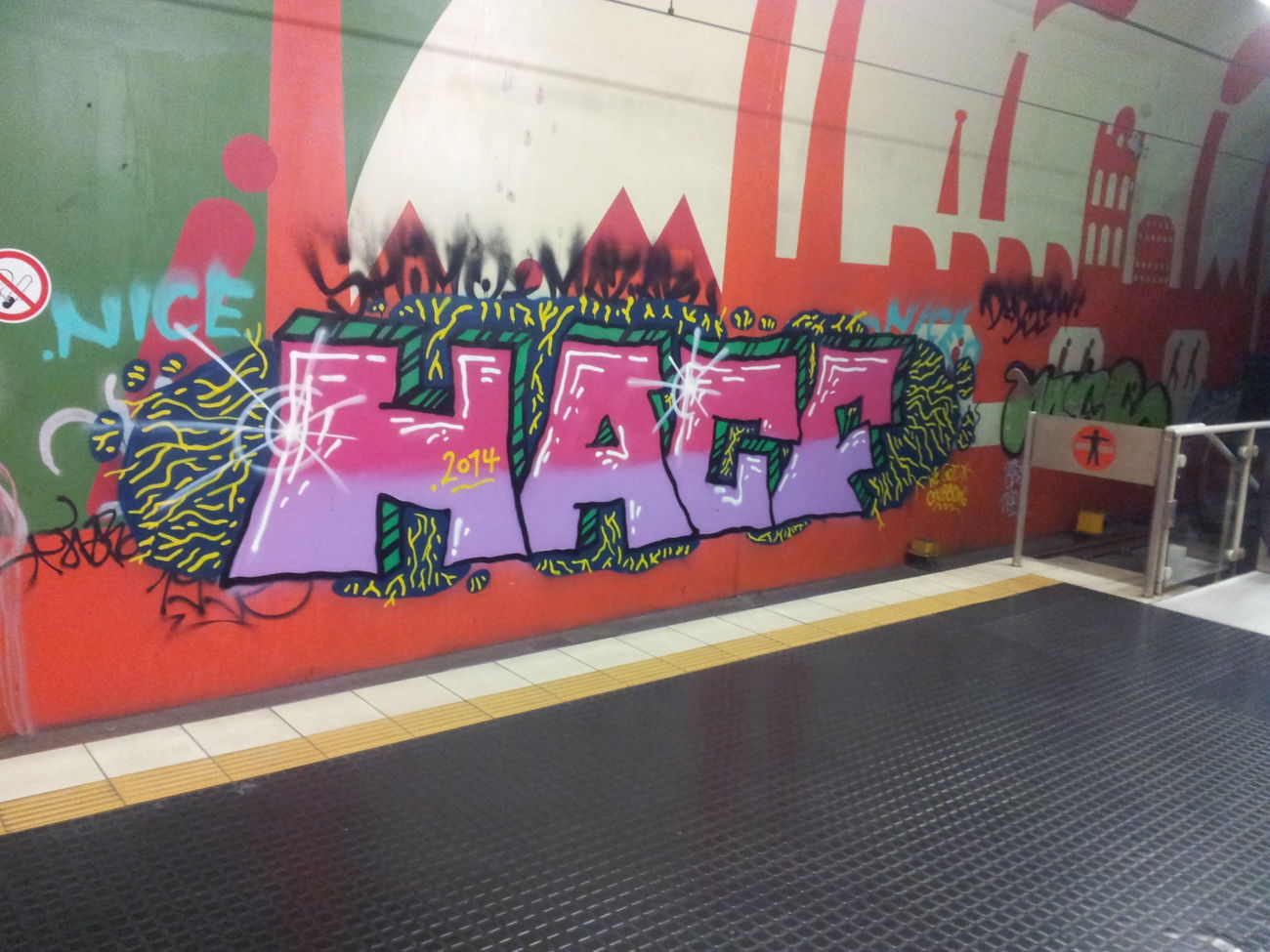 Graffiti Wall - Photo by Varea - hacfleyendeckerbuffed