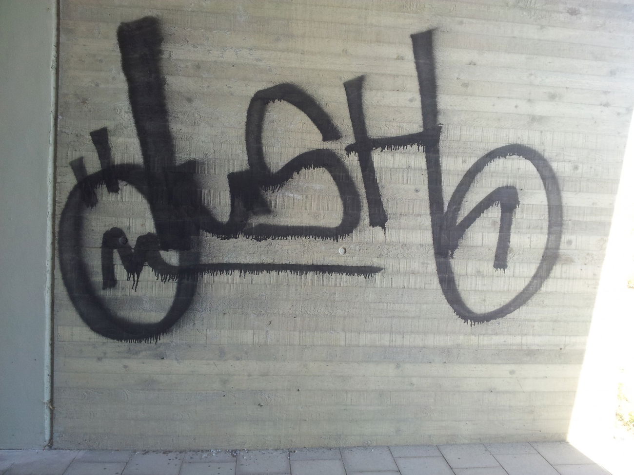 Graffiti Wall - Photo by Varea - Lush, xtra, wide (2015)