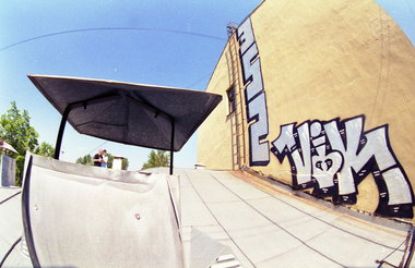 Graffiti Bombing in Saint Petersburg - Photo by Veekeveryweek - Viker