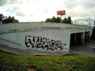 Graffiti Bombing in Moscow - Photo by Veekeveryweek - Viker (2013)