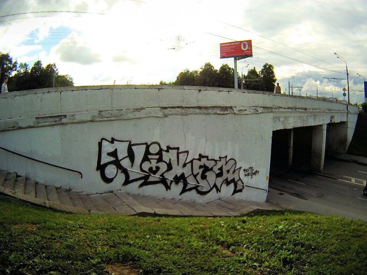 Graffiti Bombing in Moscow - Photo by Veekeveryweek - Viker (2013)