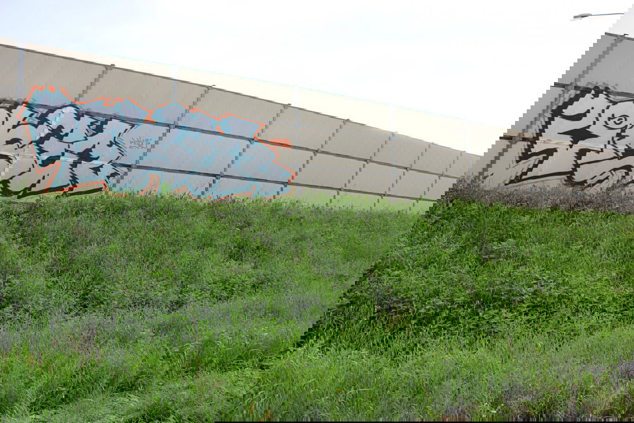 Graffiti Bombing - Photo by Veekeveryweek - Viker (2014)