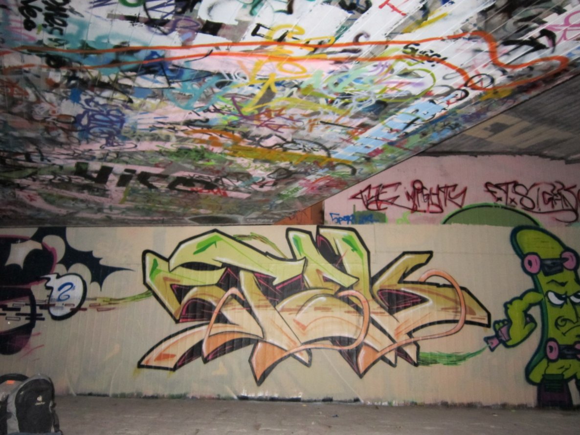 Graffiti Wall - Photo by Verstecker - Stek