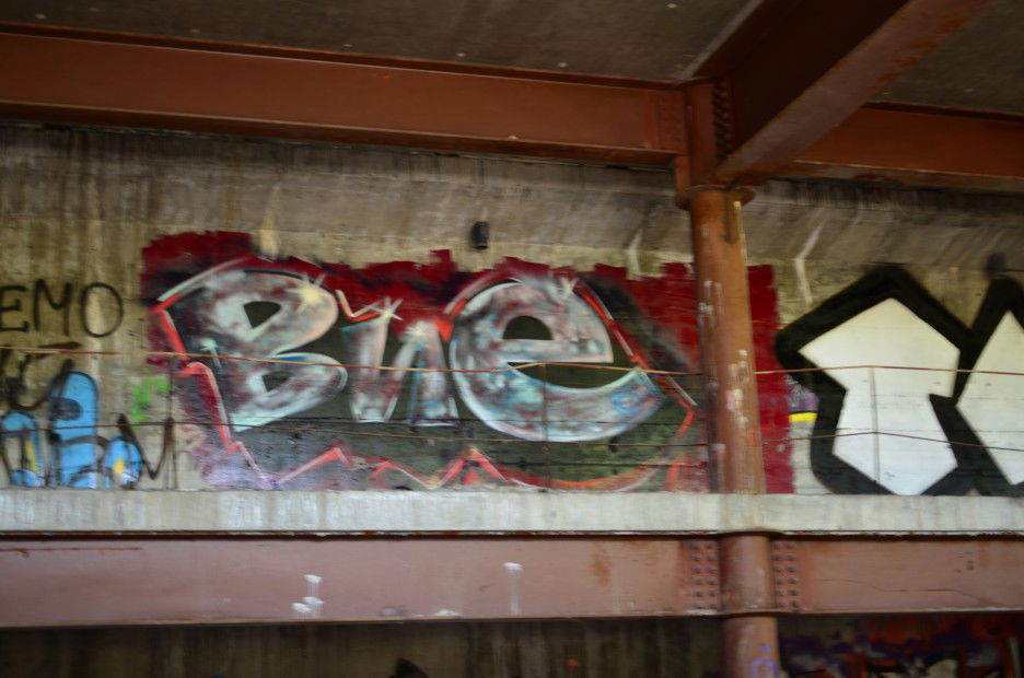 Graffiti Bombing in Moscow - Photo by Vie - vie