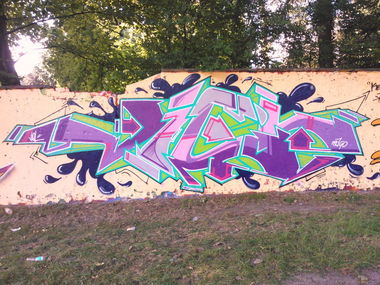 Graffiti Wall - Photo by VielOne - emeryci, graffiti, szkola (2014)