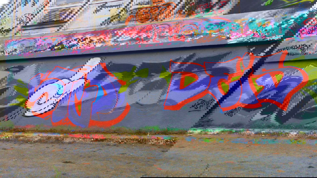 Graffiti Wall in Bremen - Photo by Vilsaa - steo, deis (2014)
