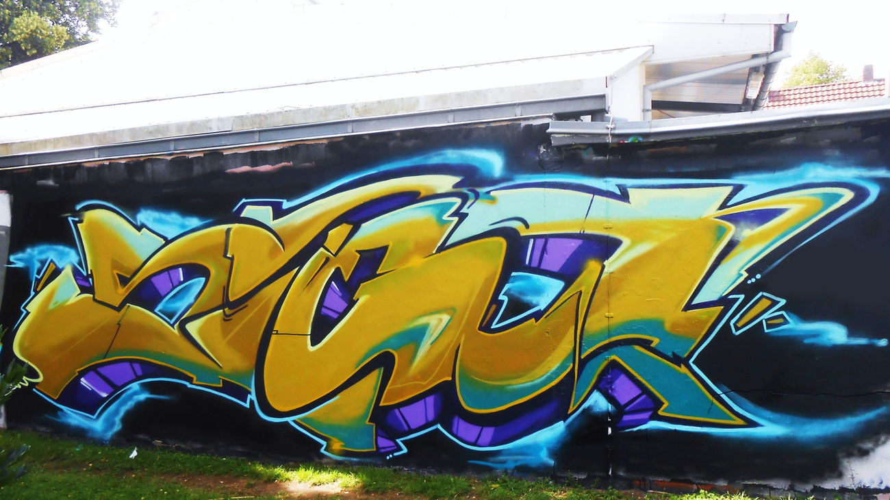 Graffiti Wall in Bremen - Photo by Vilsaa - steo, black, arrow