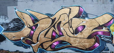 Graffiti Wall - Photo by Vilsaa - steo, gold, golf