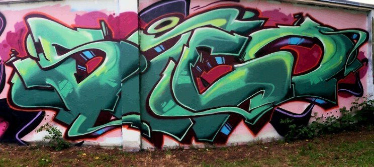 Graffiti Wall in Bremen - Photo by Vilsaa - green, steo