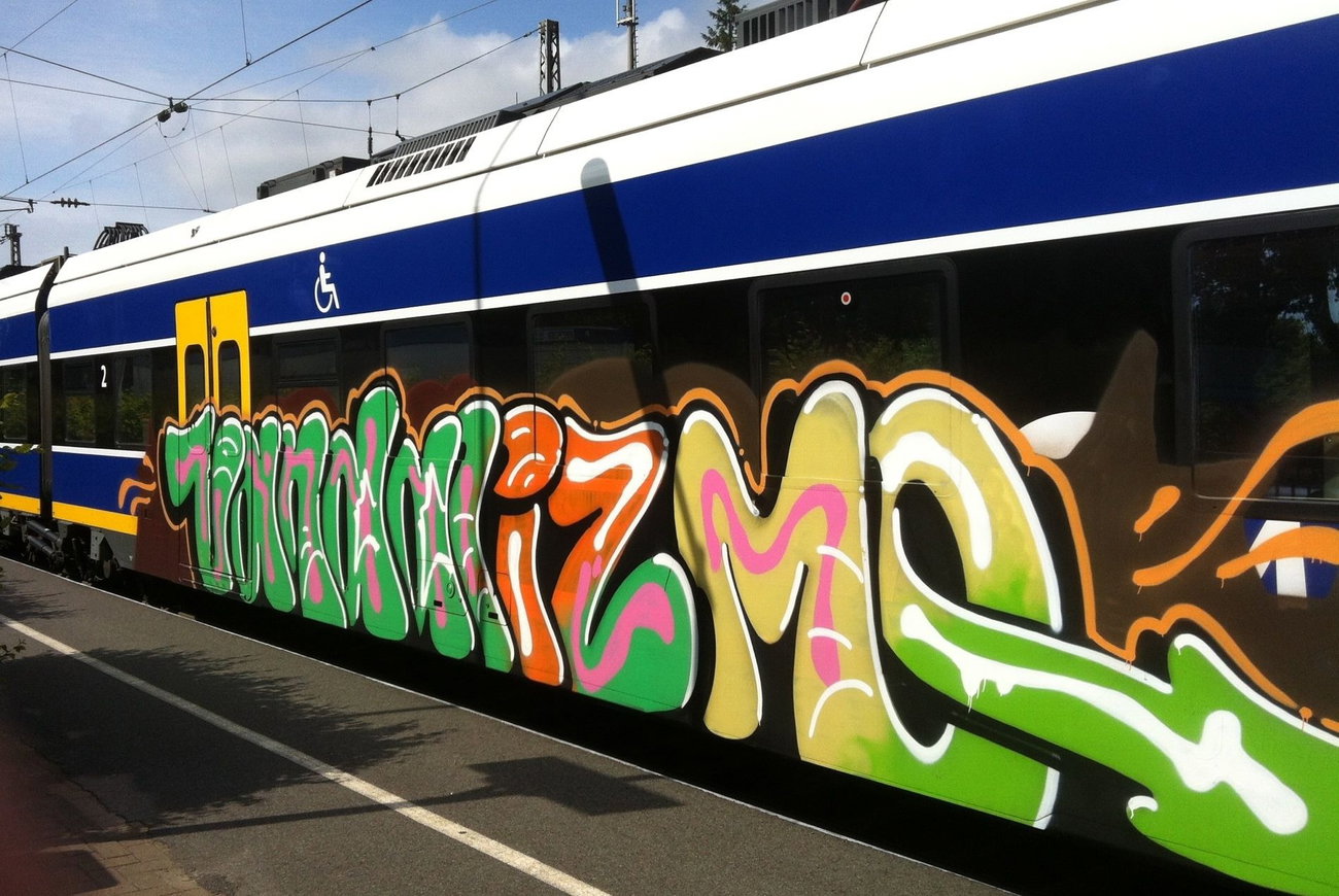 Graffiti Photo by Vilsaa - vandalizm, nwb, zug