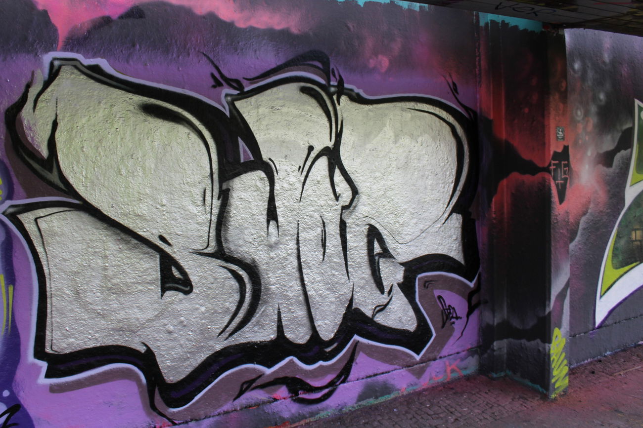 Graffiti Wall in Hamburg - Photo by Vilsaa - chrome, swag, steo
