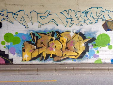 Graffiti Wall in Basel - Photo by Vinc13 - Gold, GTK