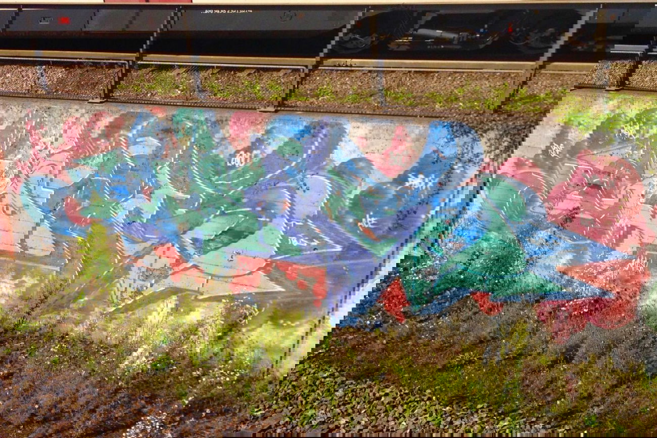 Graffiti in Basel - Photo by Vinc13 - Coxes, OldbutGold, Linepiece (2000)