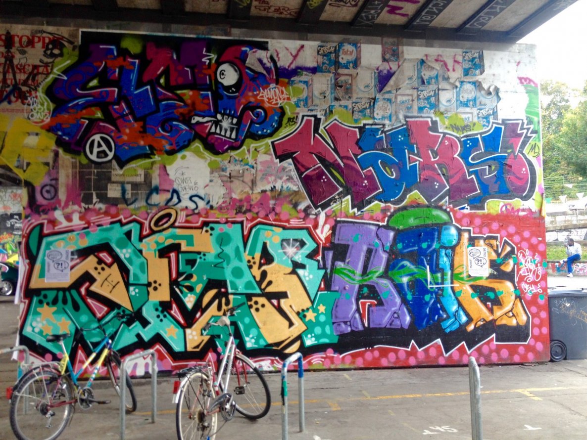 Graffiti Wall in Bern - Photo by Vinc13 - Dear, Raik, Nars