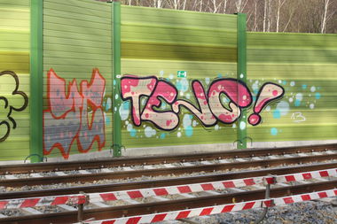 Graffiti Bombing in Leipzig - Photo by VincentVega - yc, yeha, grey (2013)