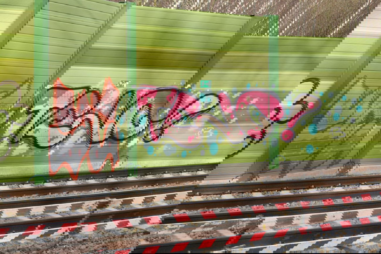 Graffiti Bombing in Leipzig - Photo by VincentVega - yc, yeha, grey (2013)