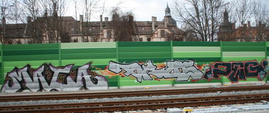 Graffiti Bombing in Leipzig - Photo by VincentVega - Maca, Bros, Peg (2013)