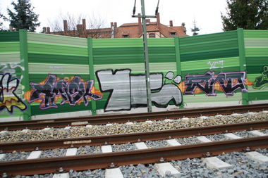 Graffiti Bombing in Leipzig - Photo by VincentVega - amisk, yc, eino (2013)
