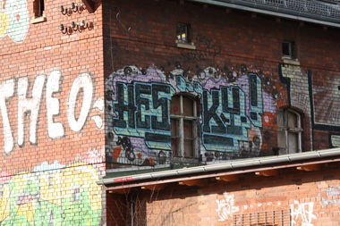 Graffiti Bombing in Leipzig - Photo by VincentVega - Hesky, Theo (2013)