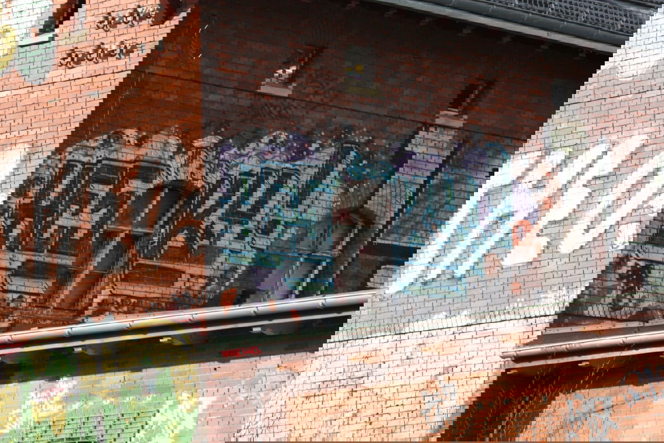 Graffiti Bombing in Leipzig - Photo by VincentVega - Hesky, Theo (2013)