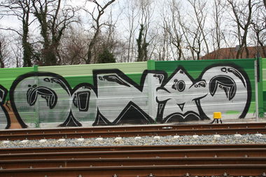 Graffiti Bombing in Leipzig - Photo by VincentVega - Donad (2013)
