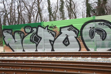 Graffiti Bombing in Leipzig - Photo by VincentVega - Vito, bros (2013)