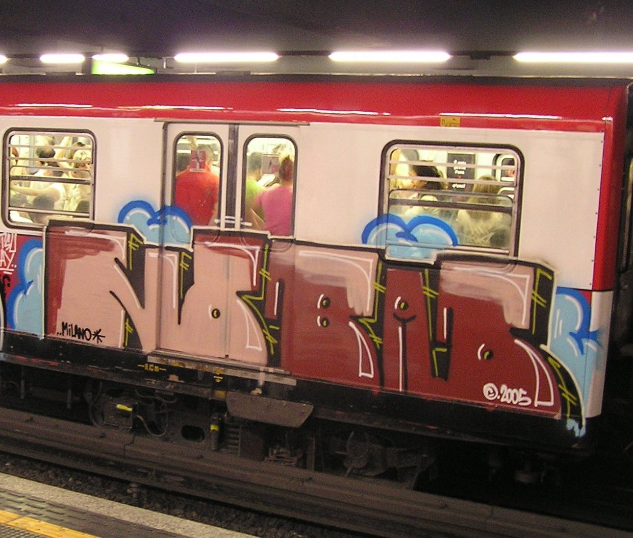 Graffiti Train - Photo by Viss - No, Bad (2005)