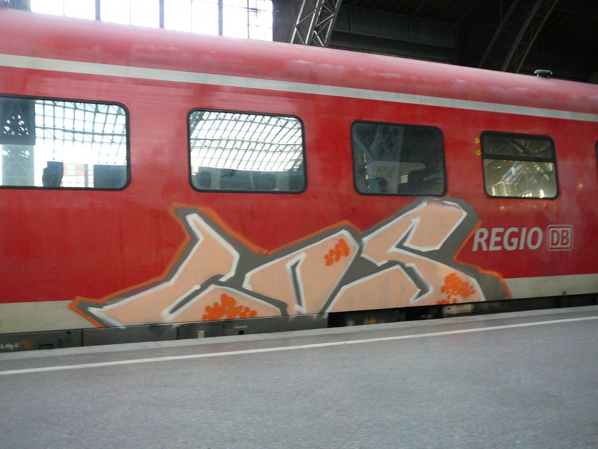 Graffiti Train in Leipzig - Photo by VonBerg - Los, Leipzig (2013)