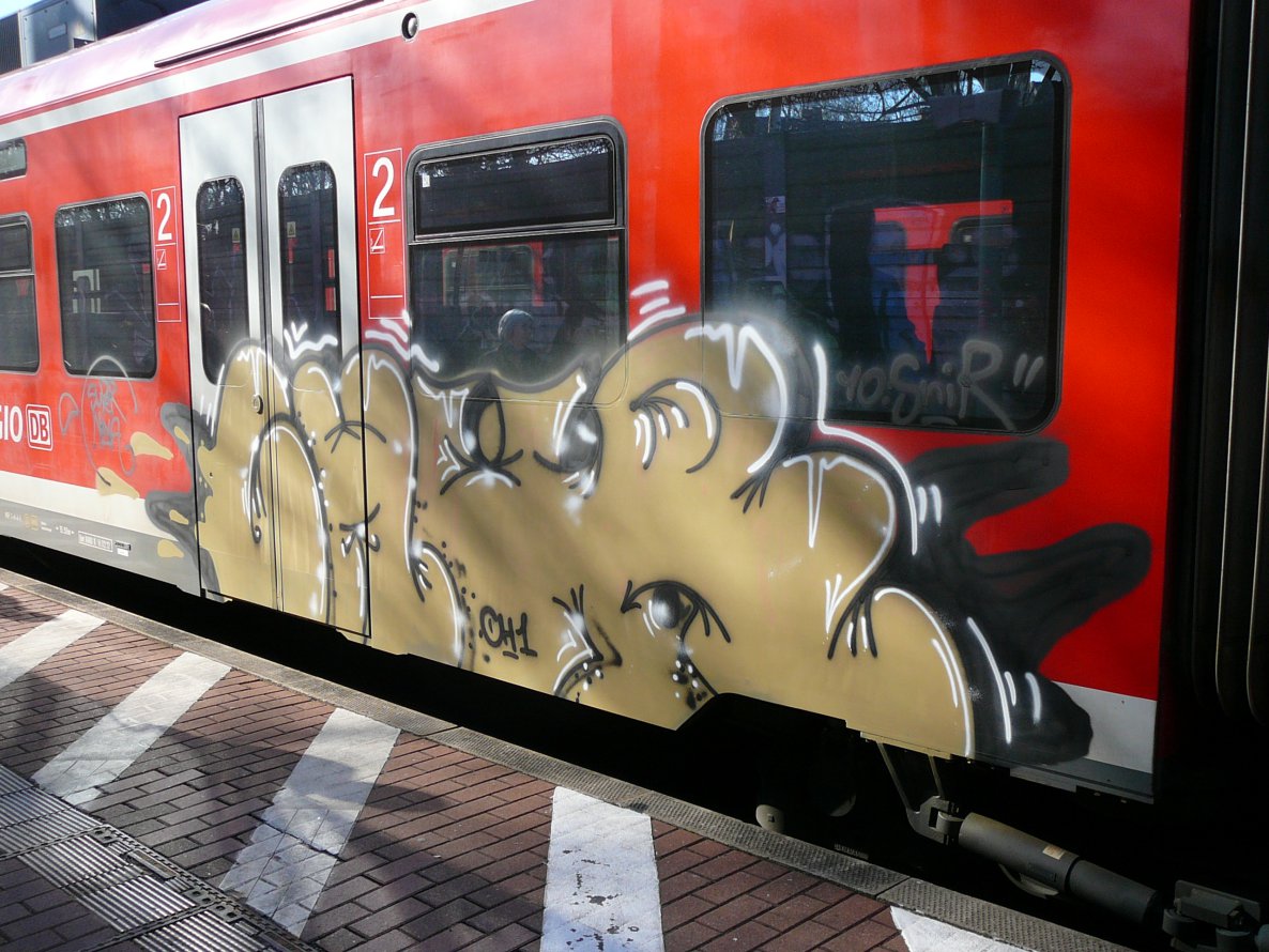 Graffiti Train - Photo by VonBerg - Chur, Hannover (2014)