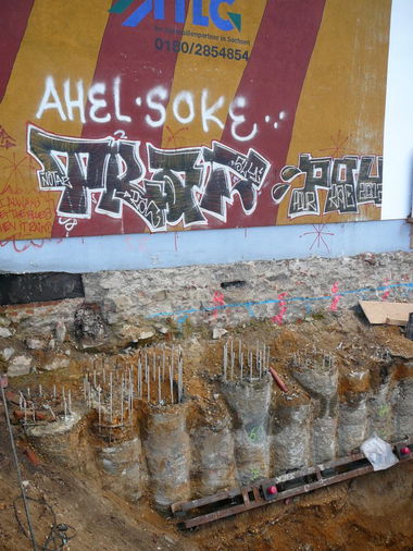 Graffiti Bombing in Leipzig - Photo by VonBerg - Traf, Pour, Leipzig (2012)