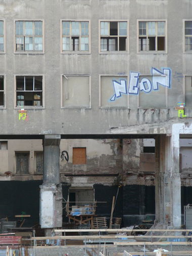 Graffiti Bombing in Leipzig - Photo by VonBerg - Neon, Leipzig