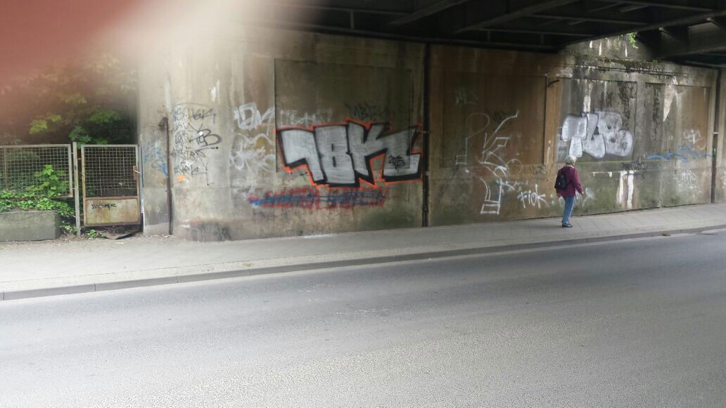 Graffiti Wall - Photo by Vosck - Frism, woge, 18k